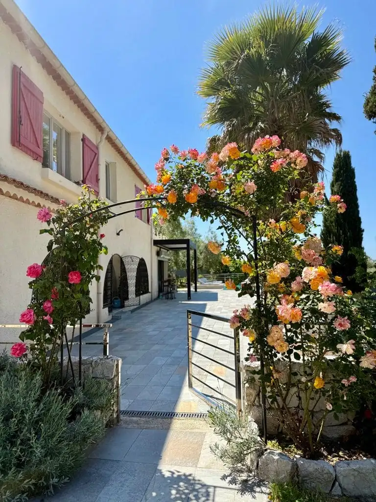 Accès petit déjeuner – maison d'hôtes L'Escondida à Nice