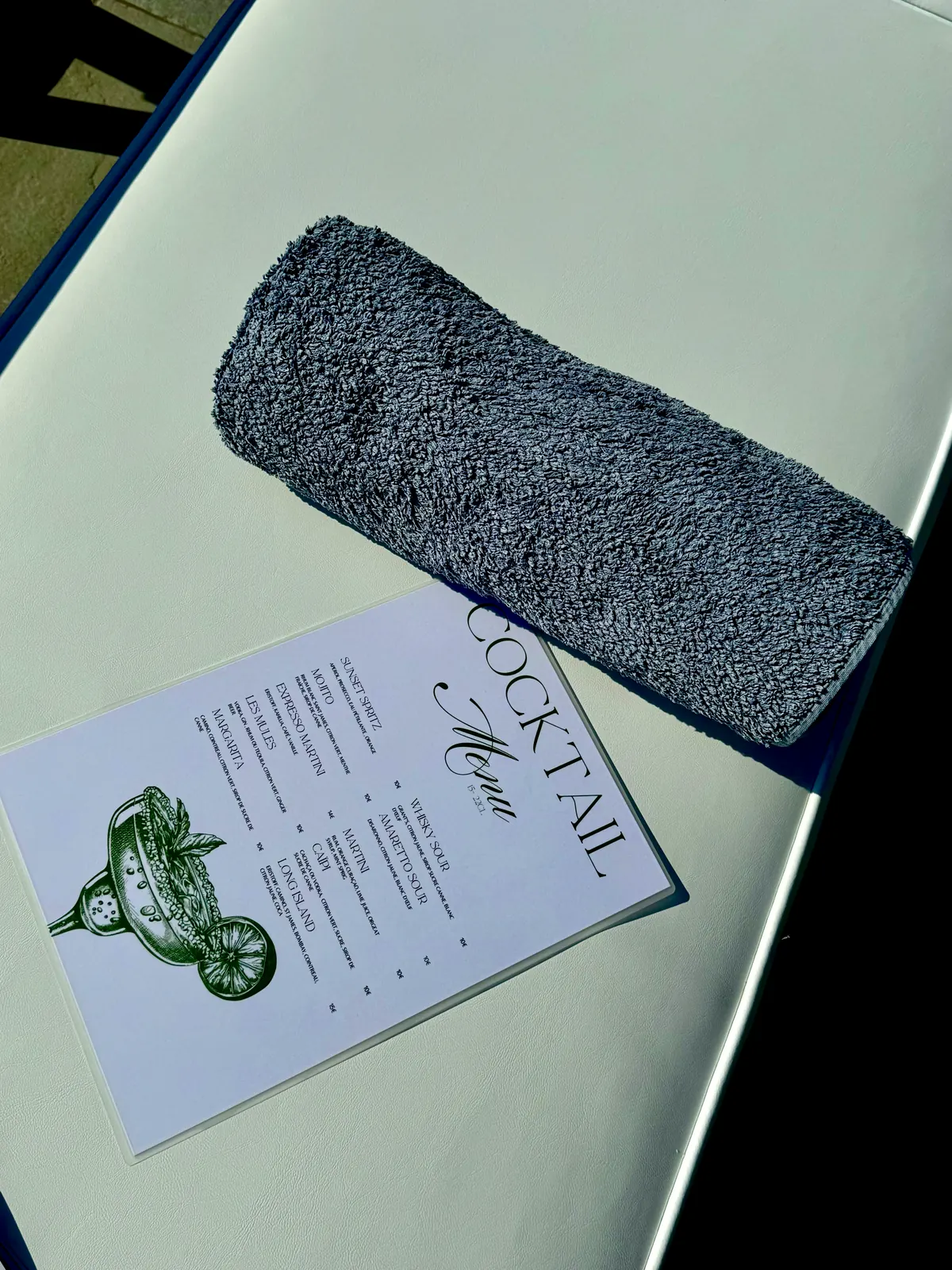 Carte des cocktails du bar au bord de la piscine de L'Escondida