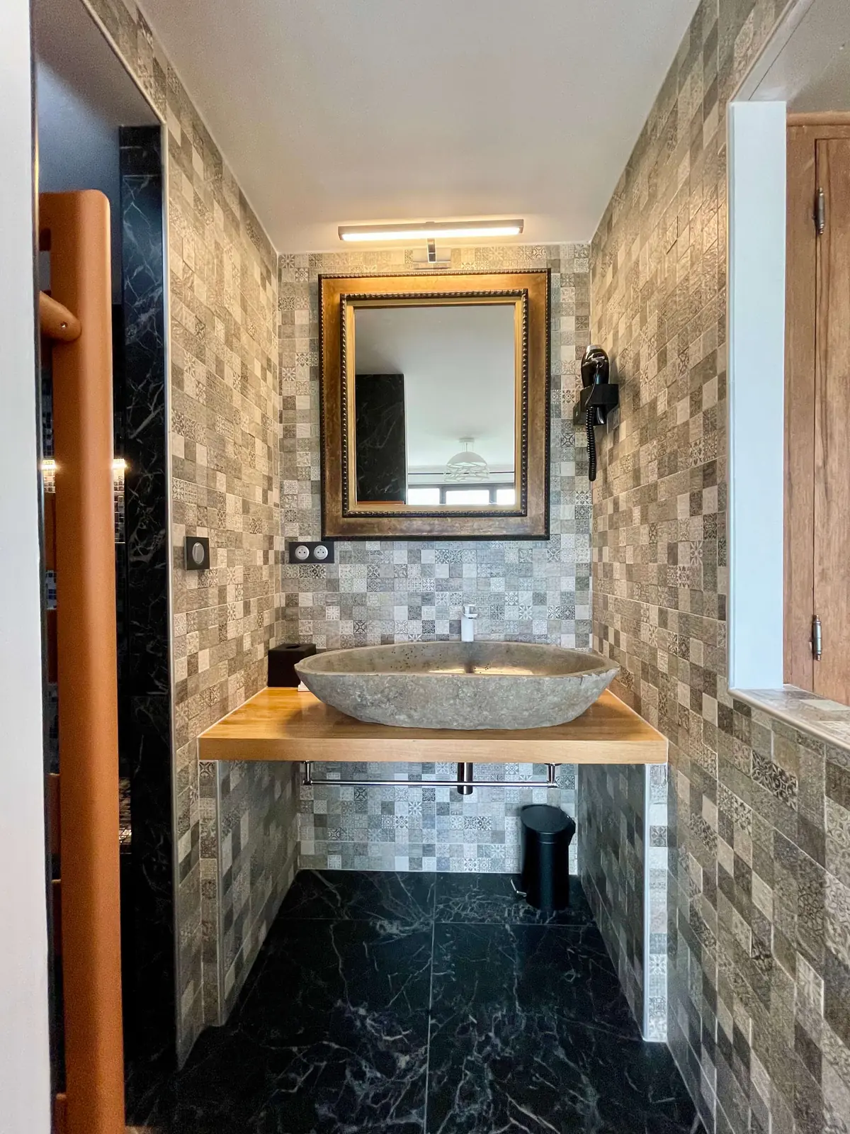 Lavabo – Chambre Double, maison d'hôtes L'Escondida à Nice