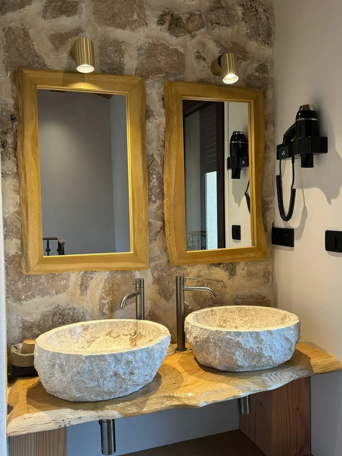 Lavabos – Suite Deluxe – Vue sur mer, maison d'hôtes L'Escondida à Nice