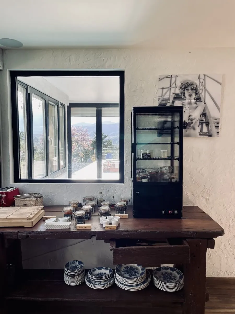 Meuble petit déjeuner – maison d'hôtes L'Escondida à Nice
