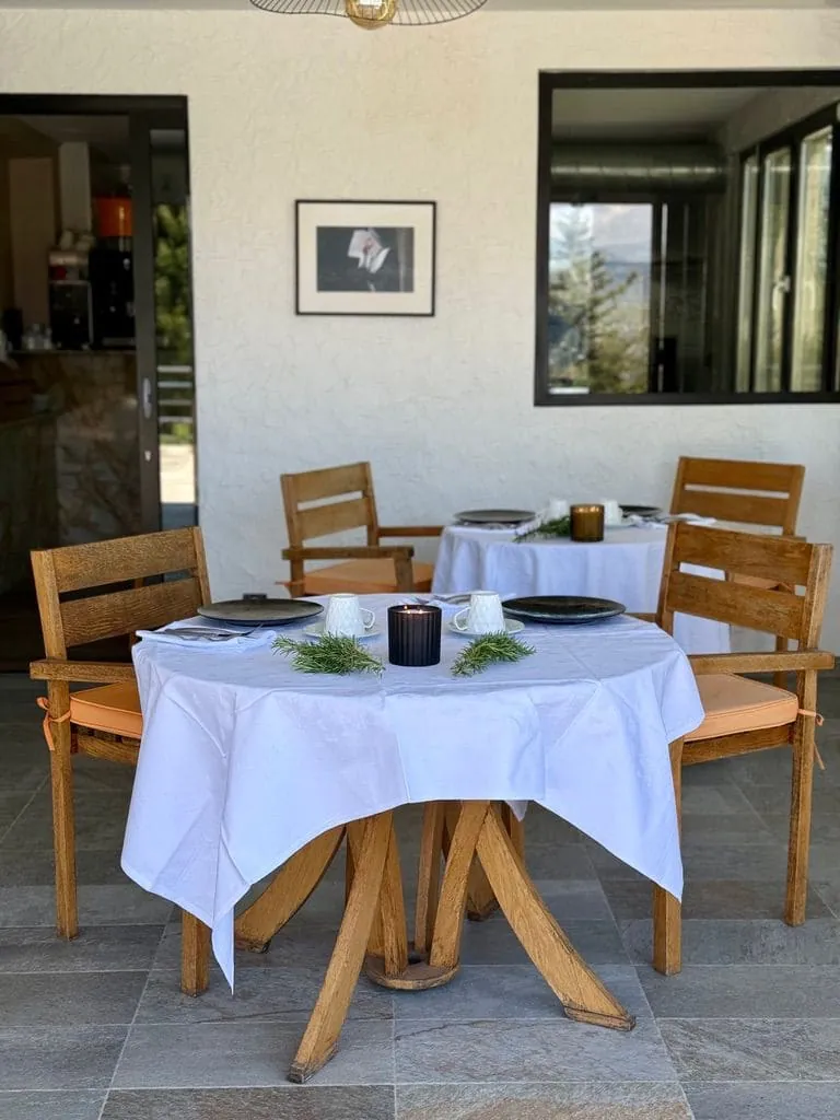 Petit déjeuner interieur – maison d'hôtes L'Escondida à Nice