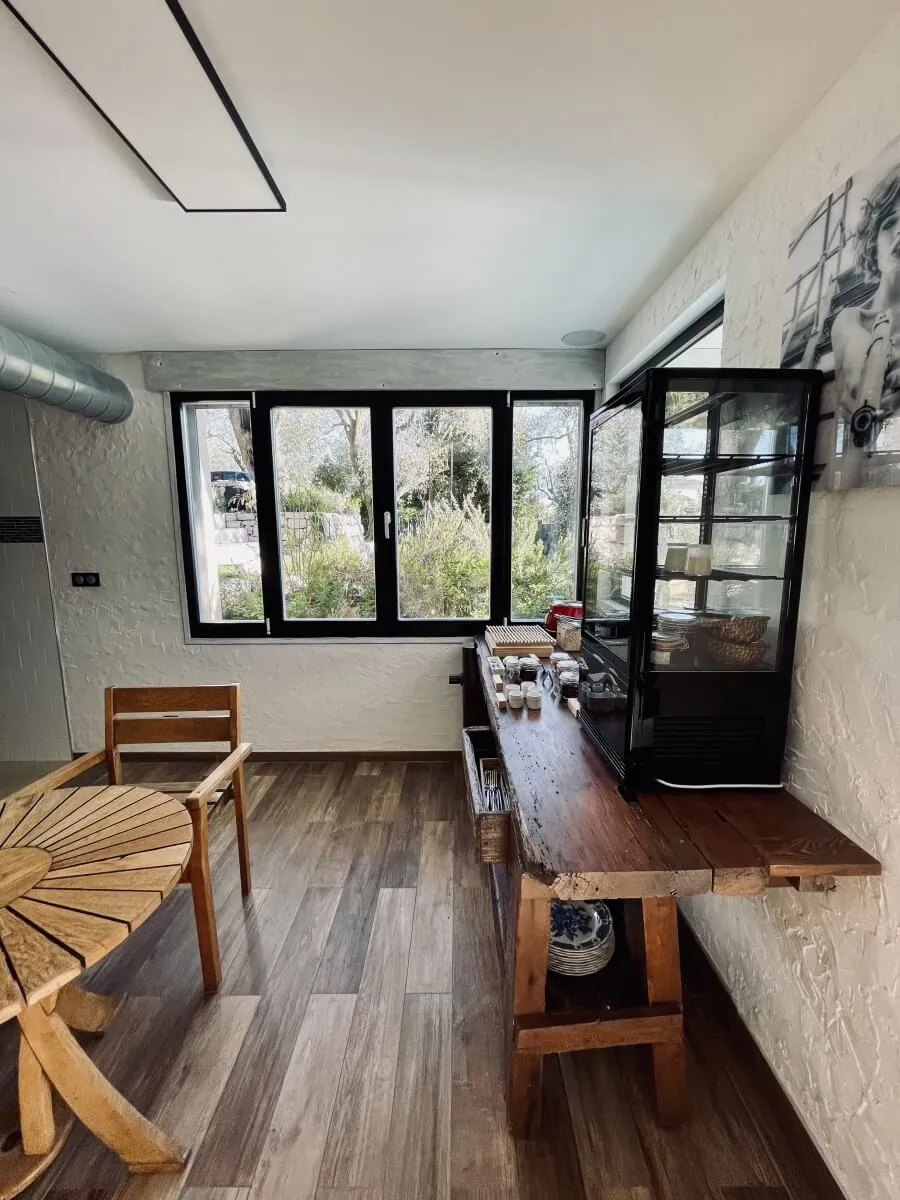 Pièce petit déjeuner – maison d'hôtes L'Escondida à Nice