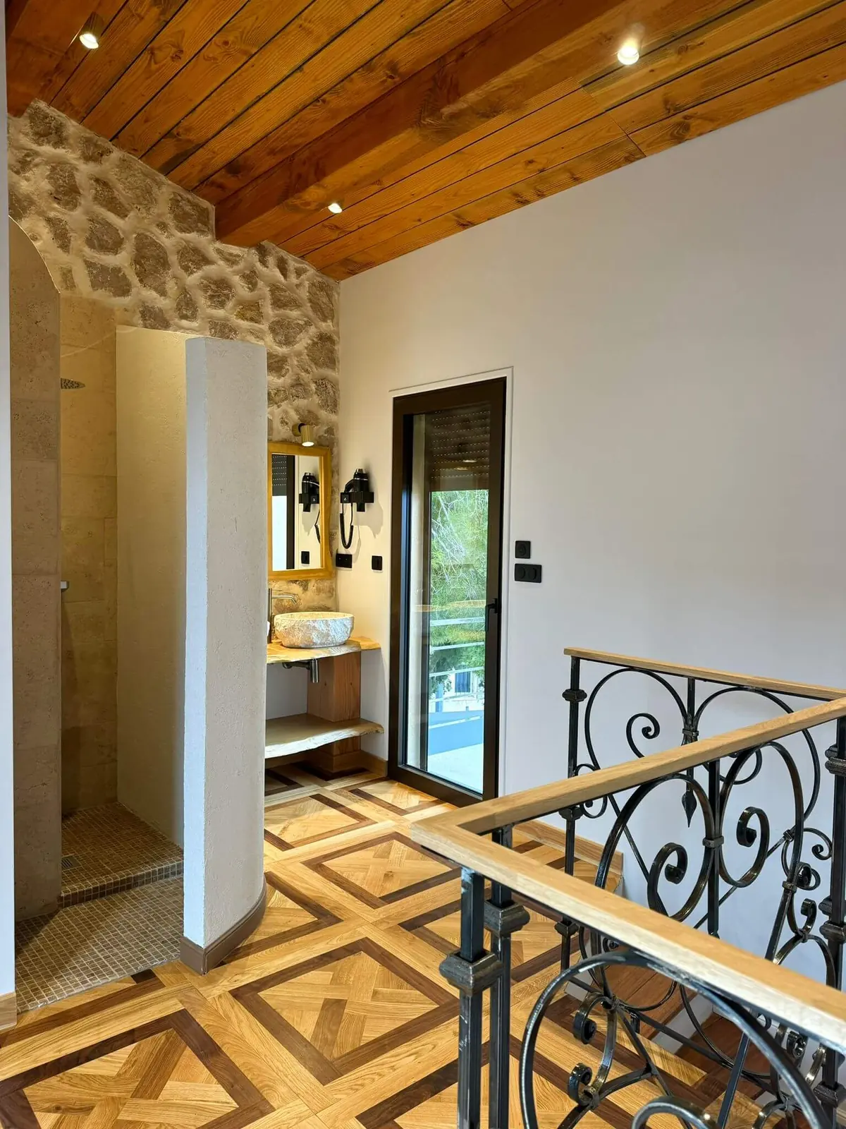 Salle de bain – Suite Deluxe – Vue sur mer, maison d'hôtes L'Escondida à Nice